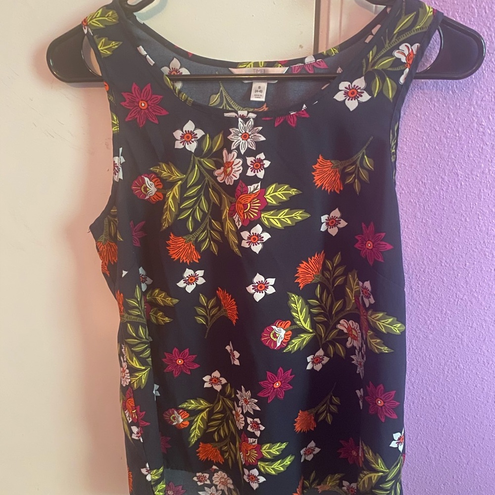 ✨ Sleeveless Floral Top ✨